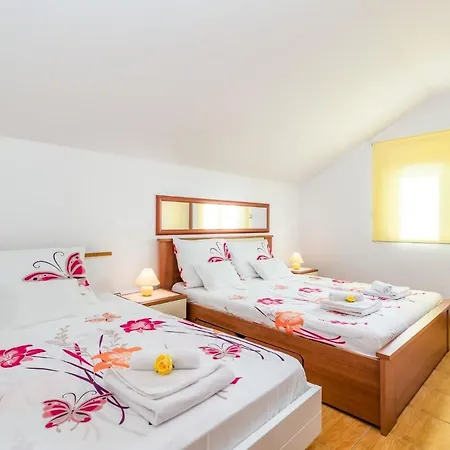 Lorena Apartment *