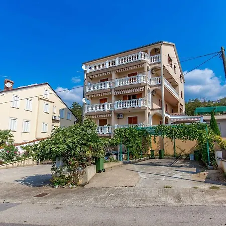 Lorena Apartment *